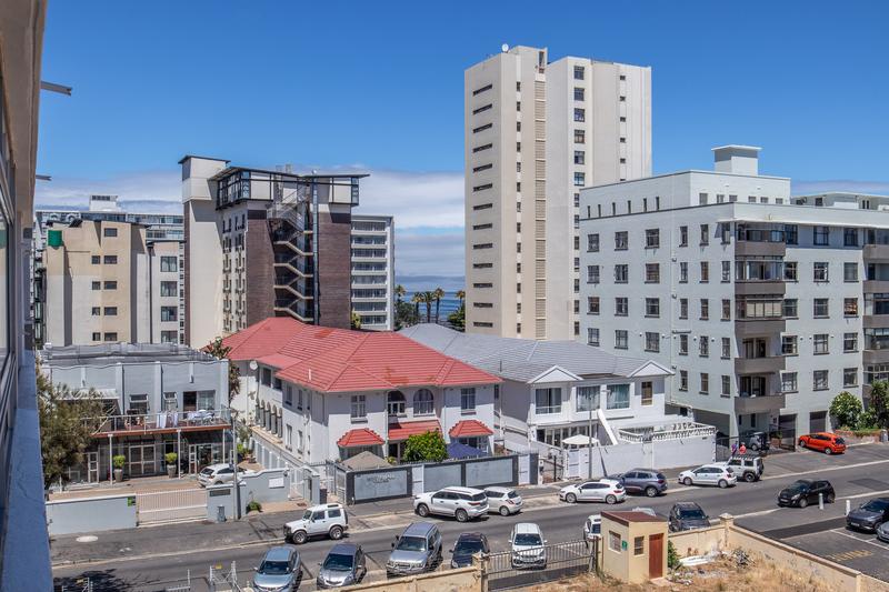 3 Bedroom Property for Sale in Sea Point Western Cape